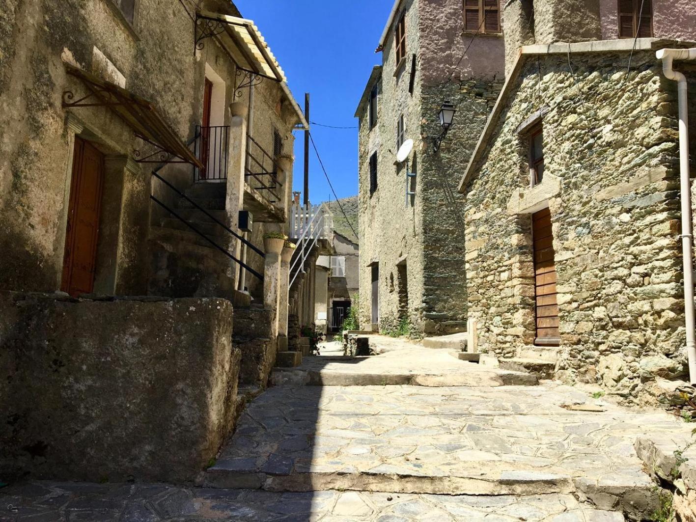 Country house Nuits Magiques Au Village Entre Et Montagnes *