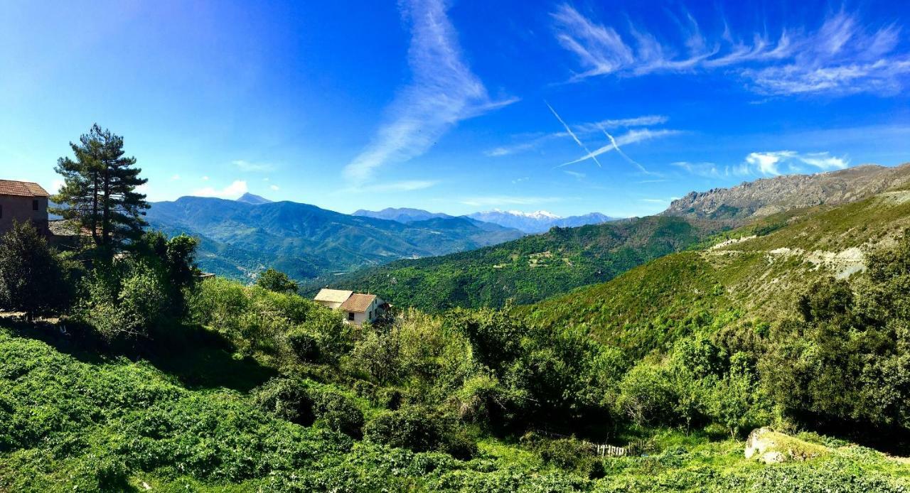 Nuits Magiques Au Village Entre Et Montagnes Casa di campagna *